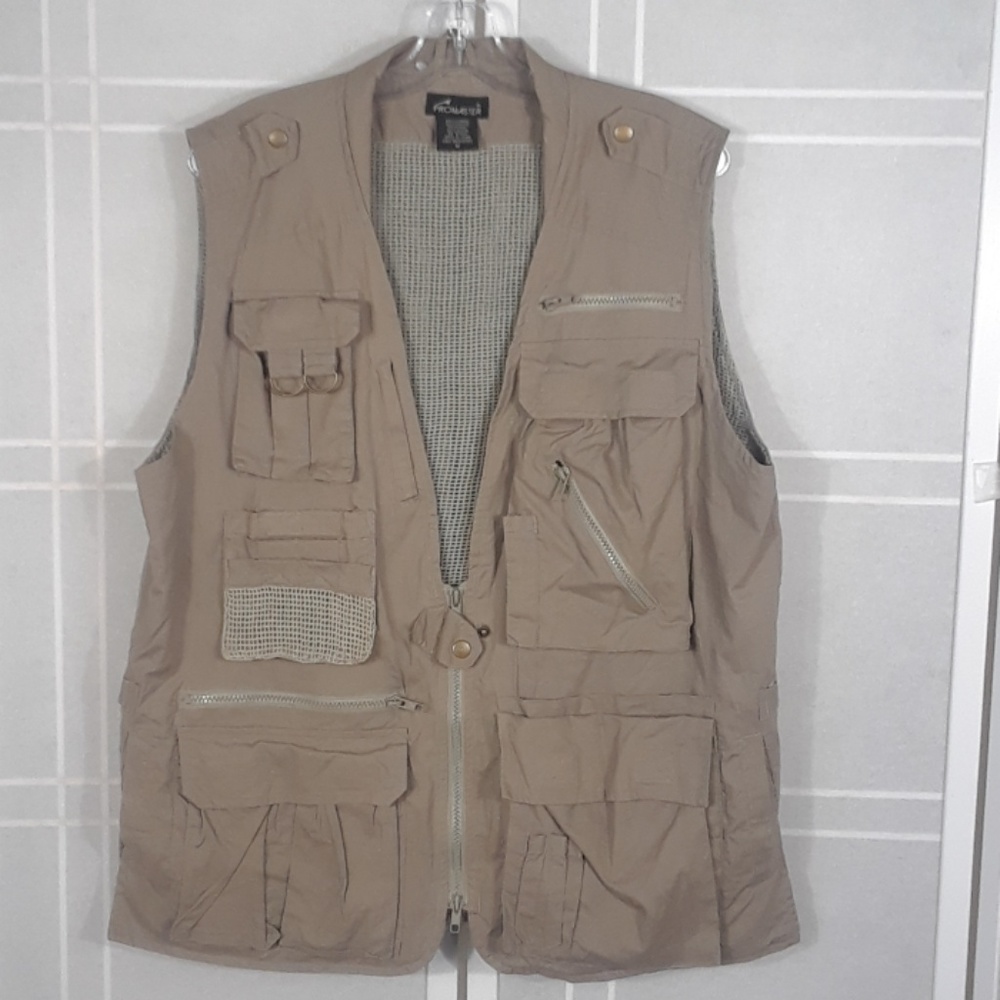 Promaster Fishing Vest Men’s Medium Multi Pocket Utility Hiking Outdoor Tan